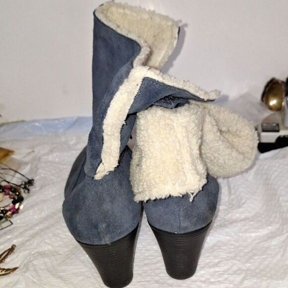 Clark's Women's Heeled Boots Blue Suede Fleece Lined Winter Fashion Size 10 - Picture 3 of 9